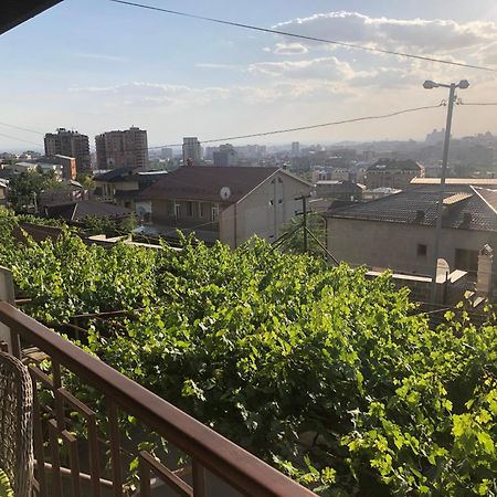 Hillside Guest House Erevan Esterno foto