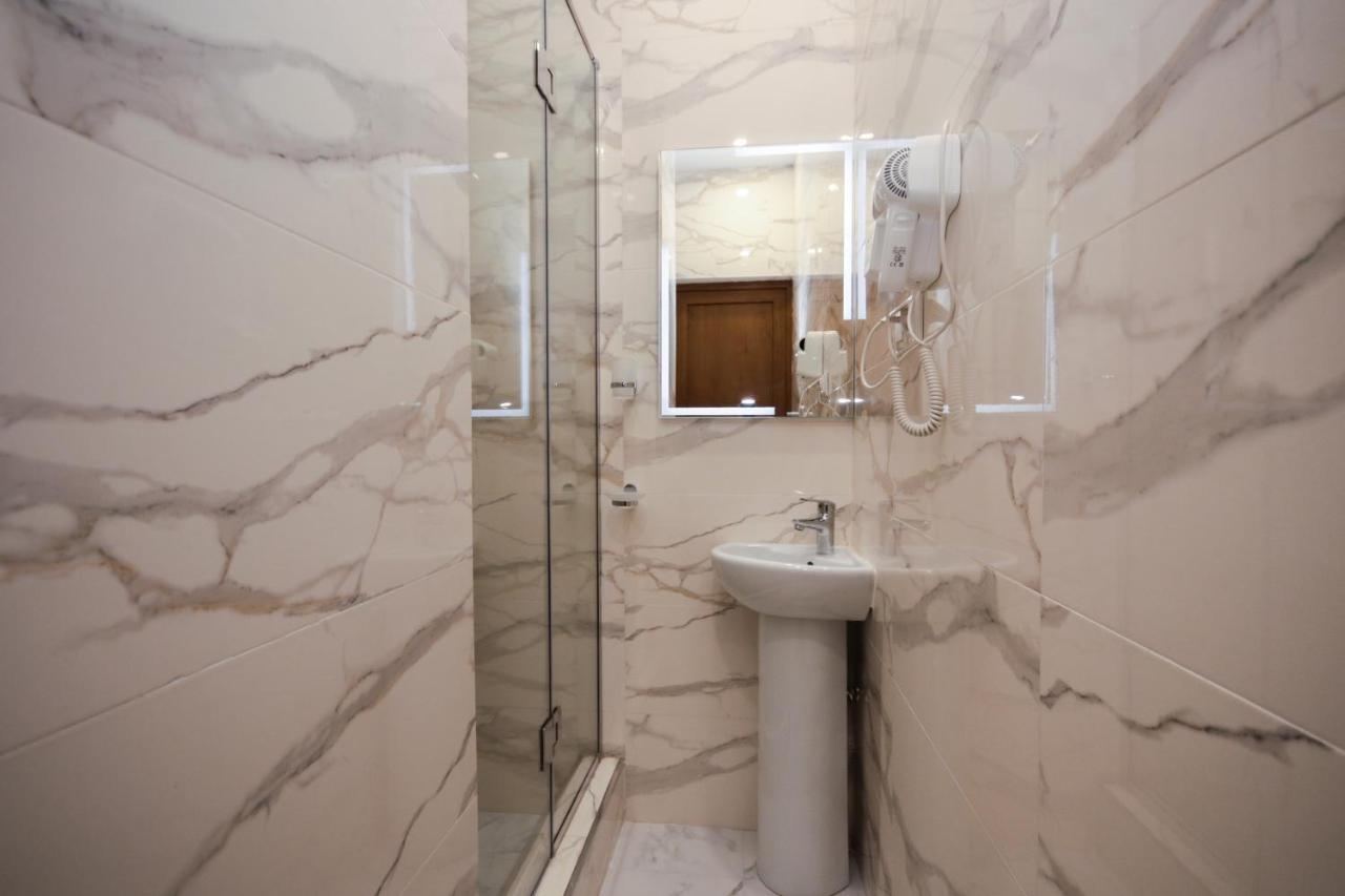 Hillside Guest House Erevan Esterno foto