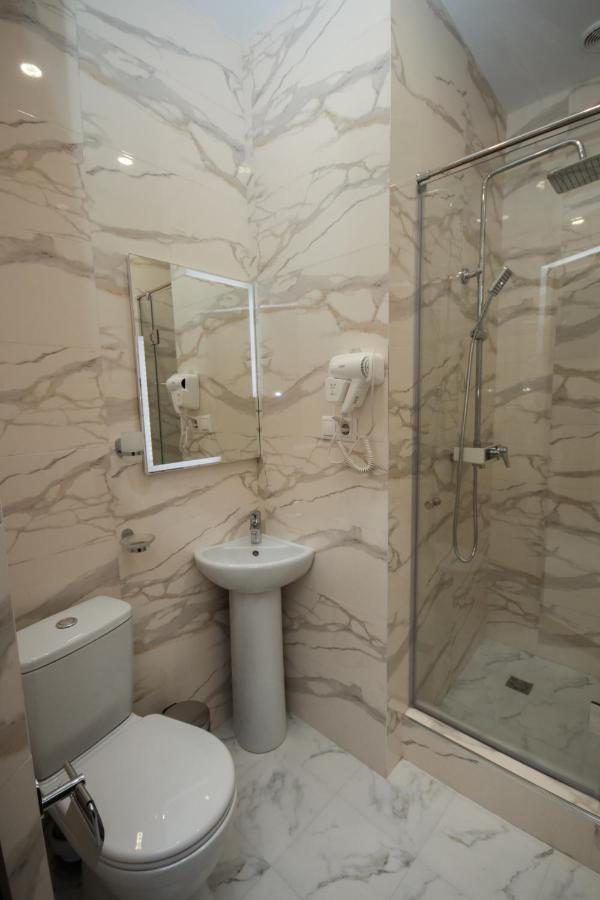 Hillside Guest House Erevan Esterno foto