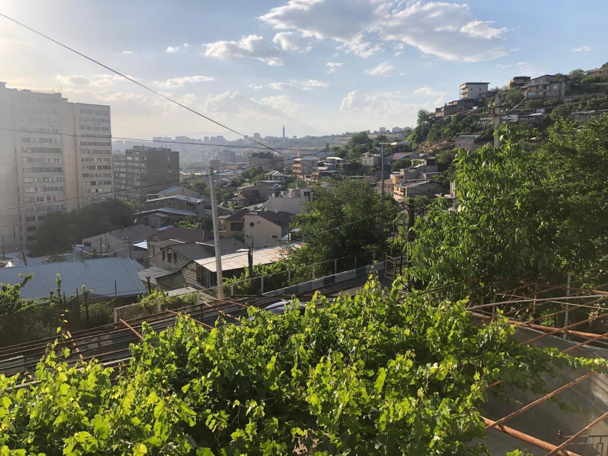 Hillside Guest House Erevan Esterno foto