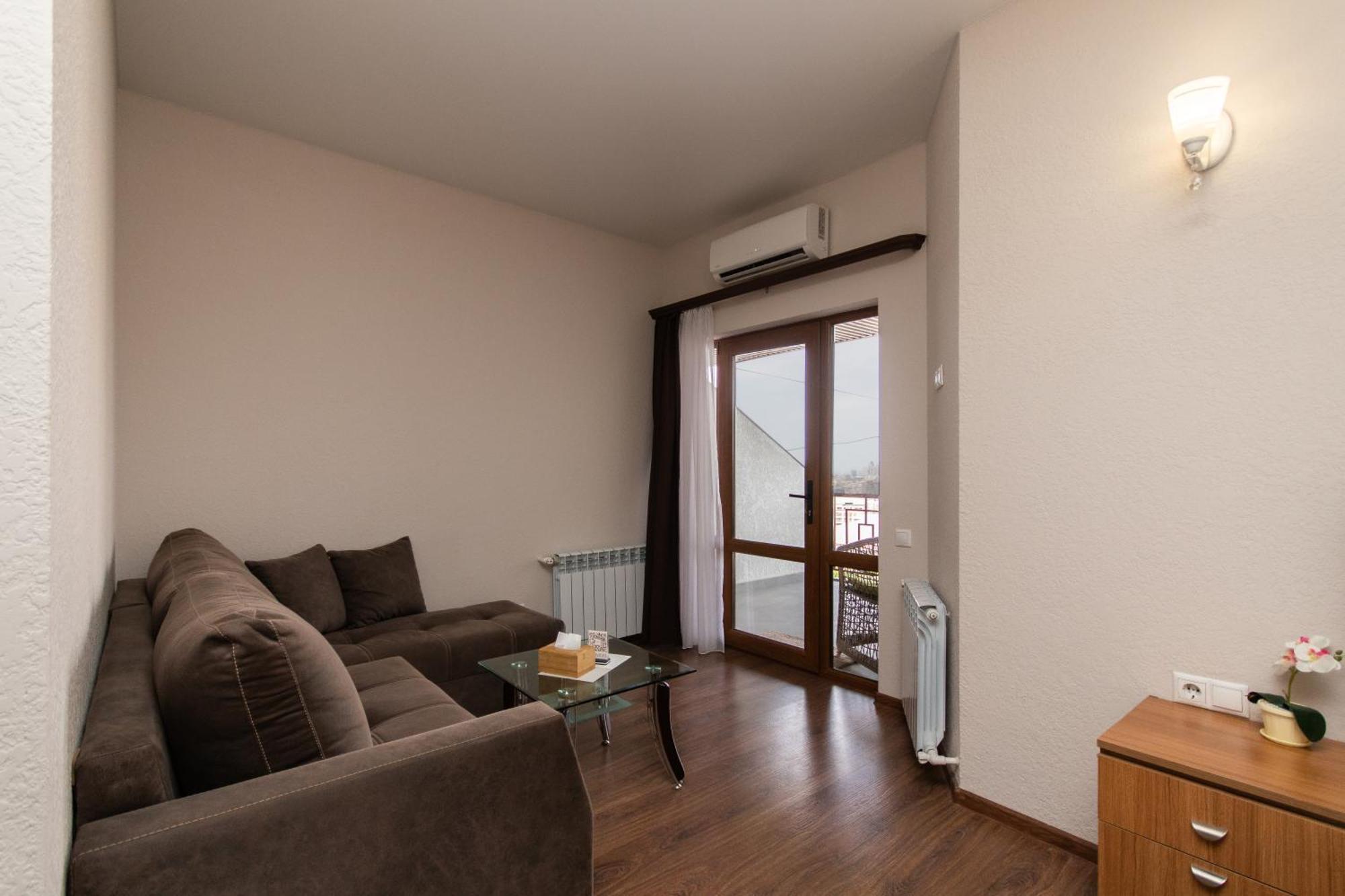 Hillside Guest House Erevan Esterno foto