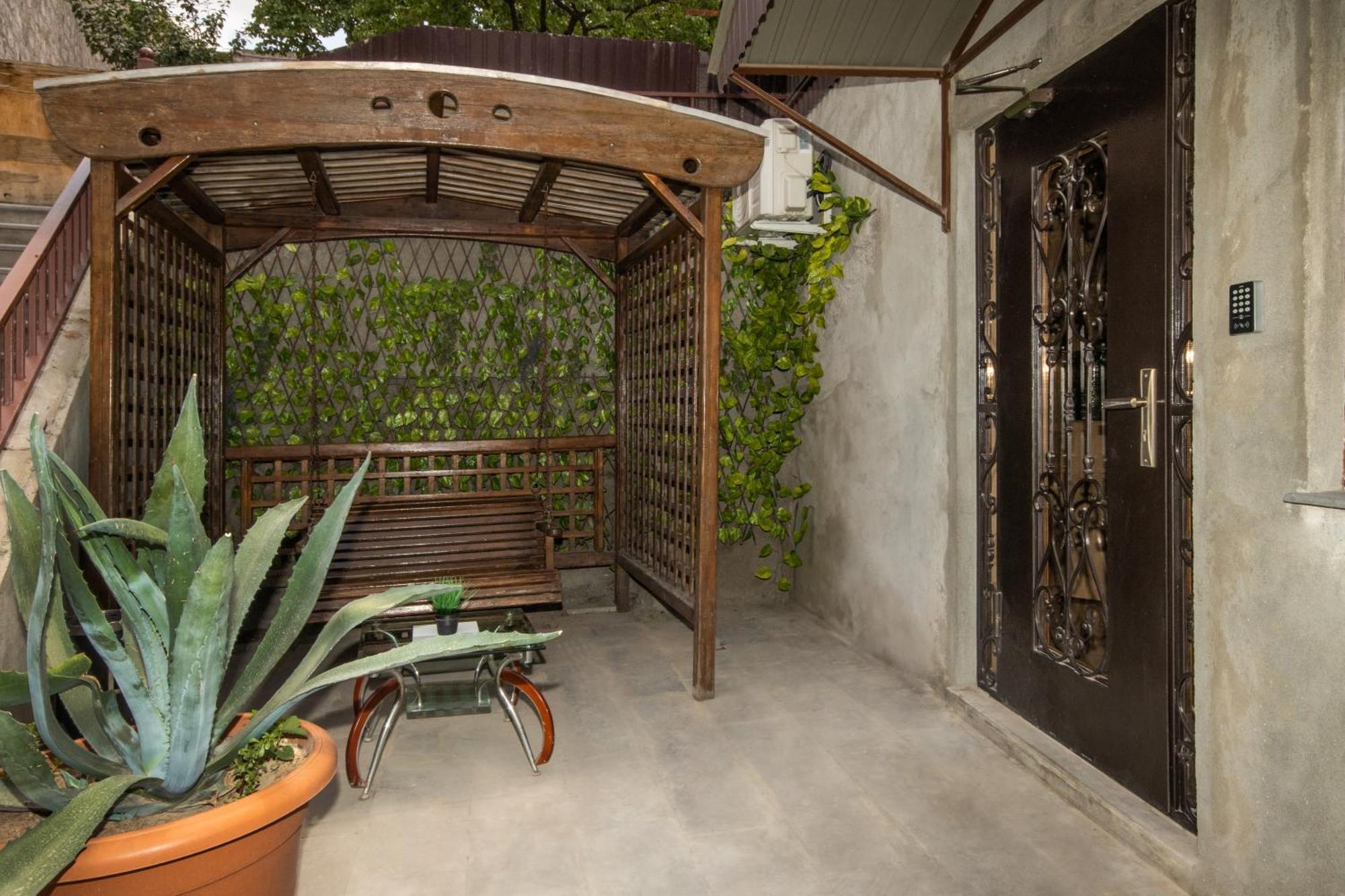 Hillside Guest House Erevan Esterno foto