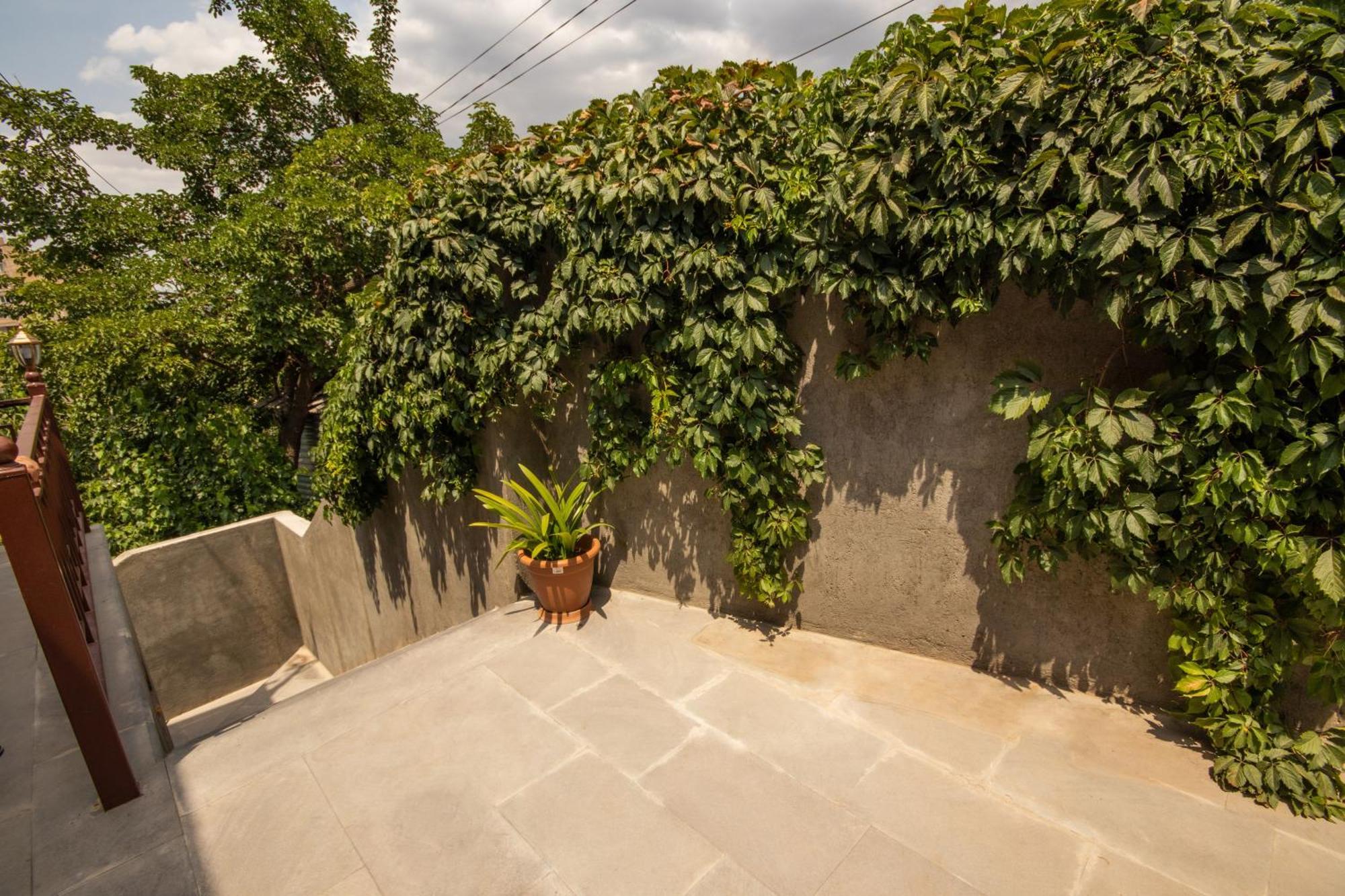 Hillside Guest House Erevan Esterno foto